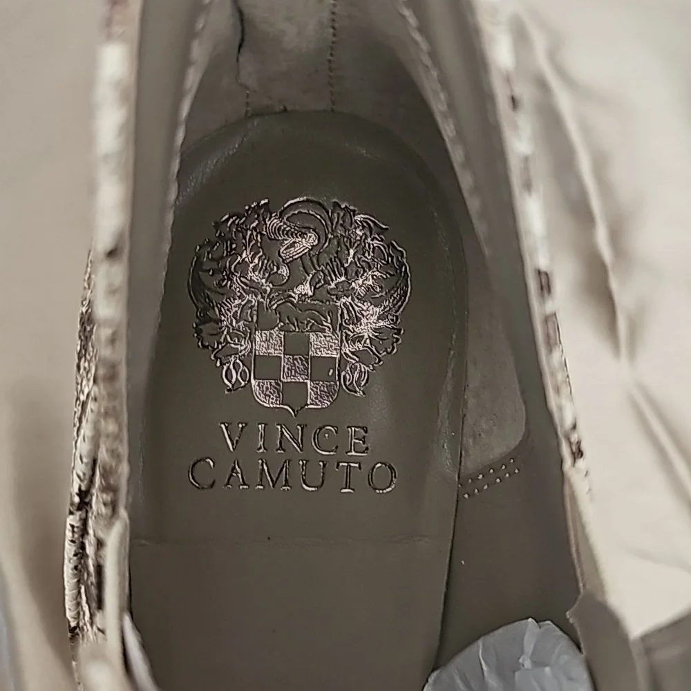 NEW Vince Camuto snake print leather ankle booties high  heel back zipper - Picture 5 of 12